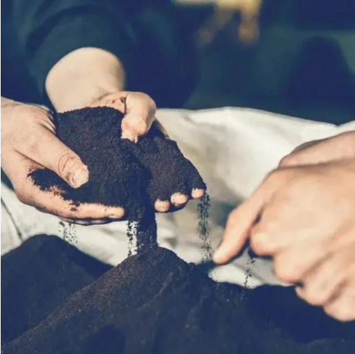 PLA與咖啡渣製成可降解“渣渣（zhā）管” 星巴克等品牌已引（yǐn）入！