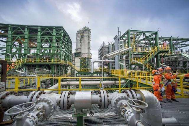 新鳳鳴全資孫公司（sī）獨山能源年產30萬噸智能化（huà）、功能性差別（bié）化聚酯纖維項目投產