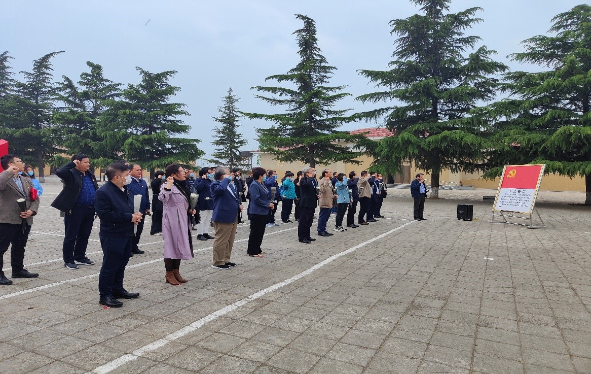 2021年4月21日党支部组（zǔ）织赴富平开展“站在（zài）建党百年的历史节点（diǎn）上，重温入党誓词”为主题的纪念活（huó）动